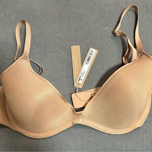 Skims NWT Weightless Scoop Bra